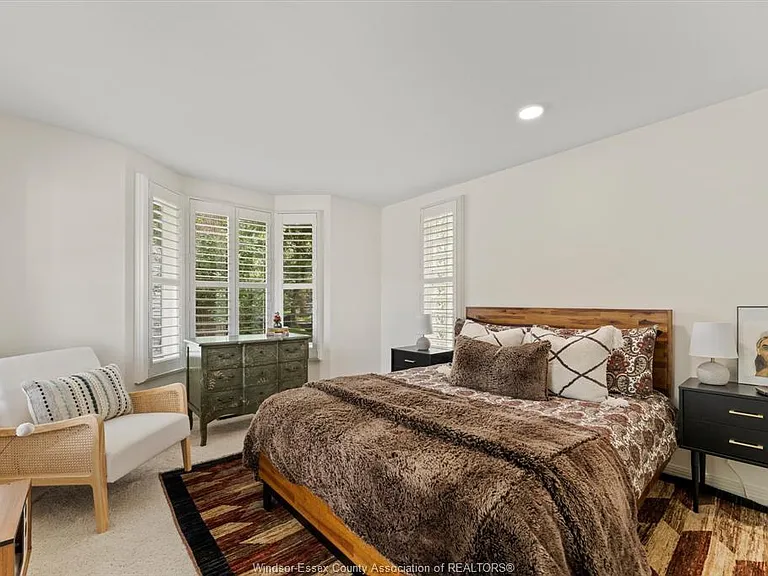 12746 Riverside Dr E — Photo 23