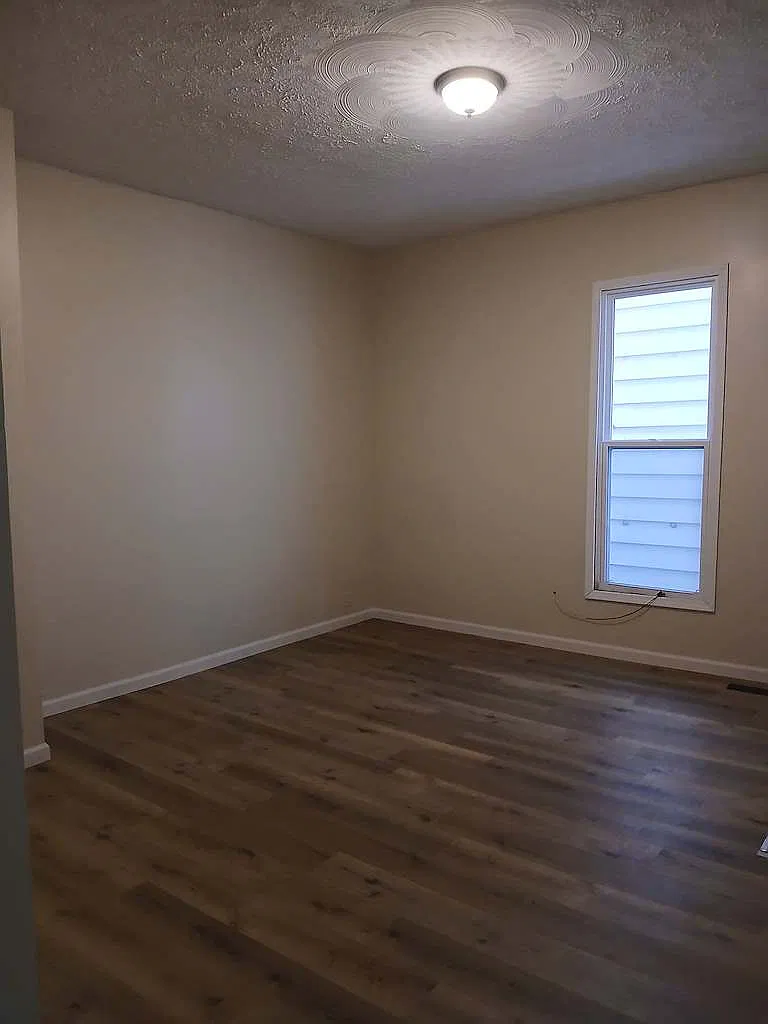 4 bed, 3382 sqft, $1,800 — Photo 3