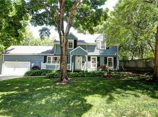 8751 Sleepy Hollow Rd, Kansas City, MO 64114