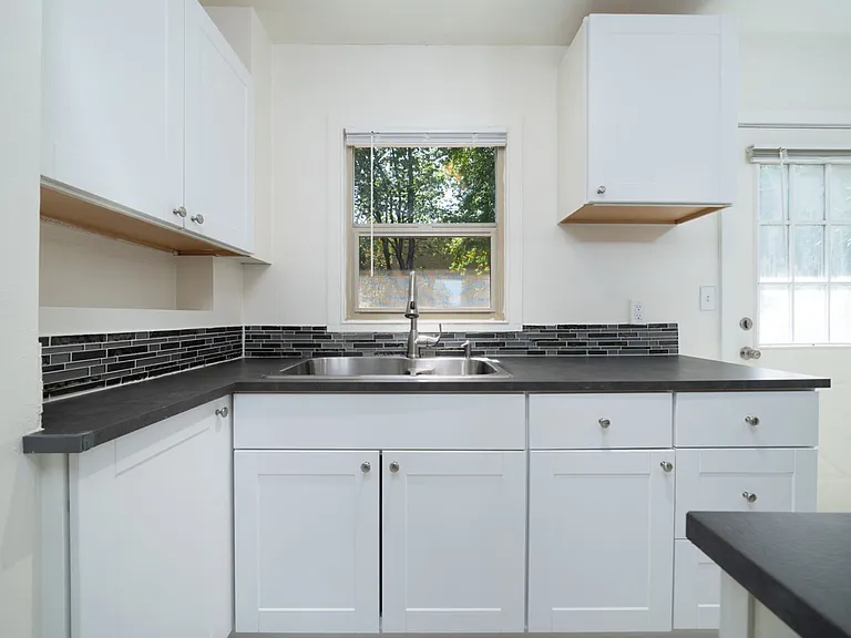 10746 NE Wygant St — Photo 32