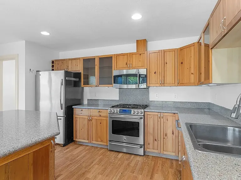 33003 G Pl — Photo 12