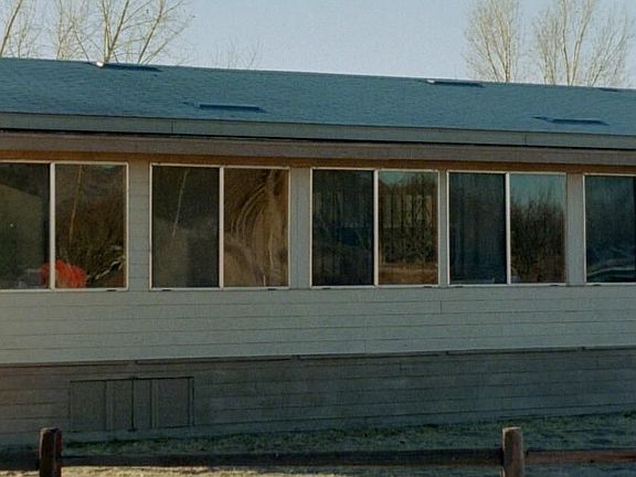 Sunroom with jaccuzi