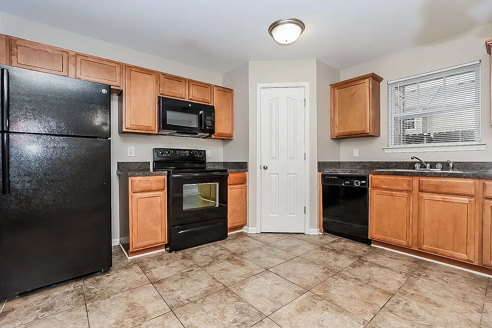 2 bed, 2.5 bath, 1139 sqft, $1,645 — Photo 4