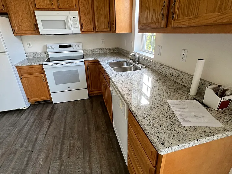 2027 Greystone Dr — Photo 13