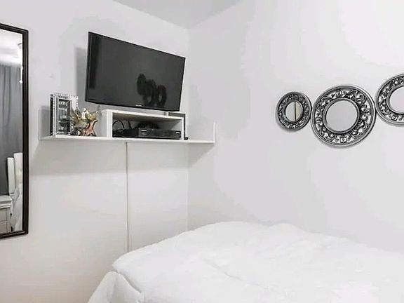 5th image of 620 Willoughby Ave APT 1