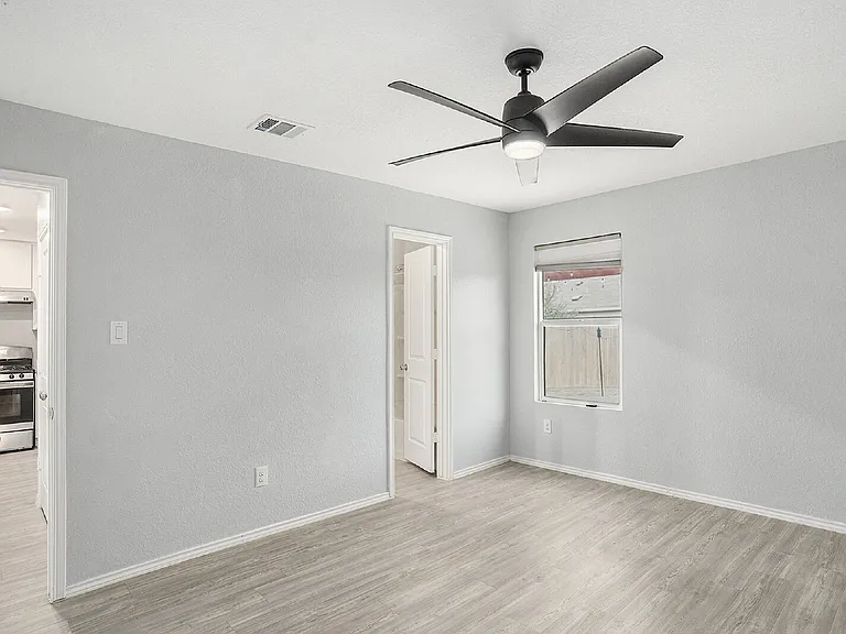419 De Herrera — Photo 8