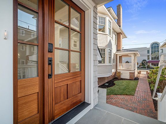 4th image of 1216 Ocean Ave #B