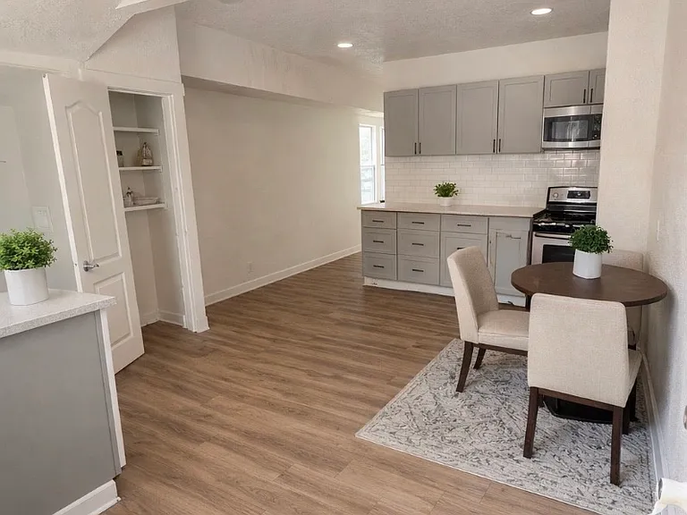 2356 Columbia Ave — Photo 2
