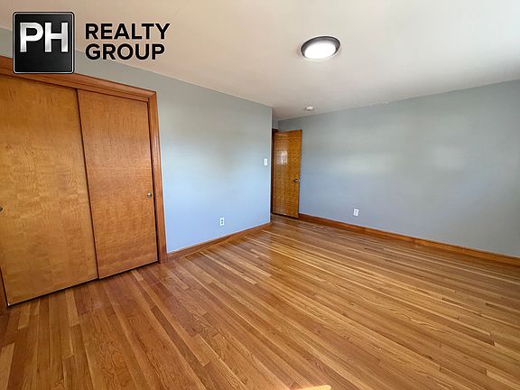 4th image of 108 Brookline St