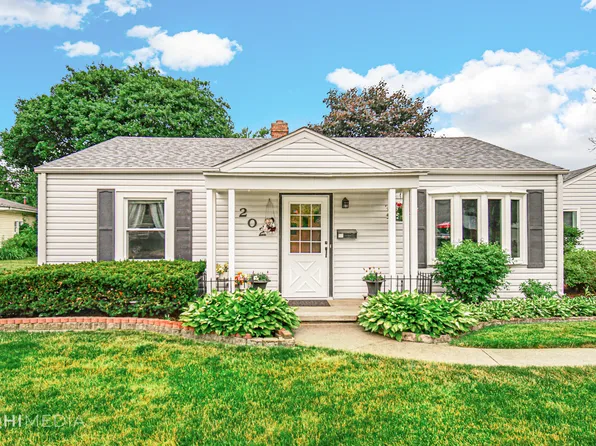 202 Spring Ct, Roselle, IL 60172