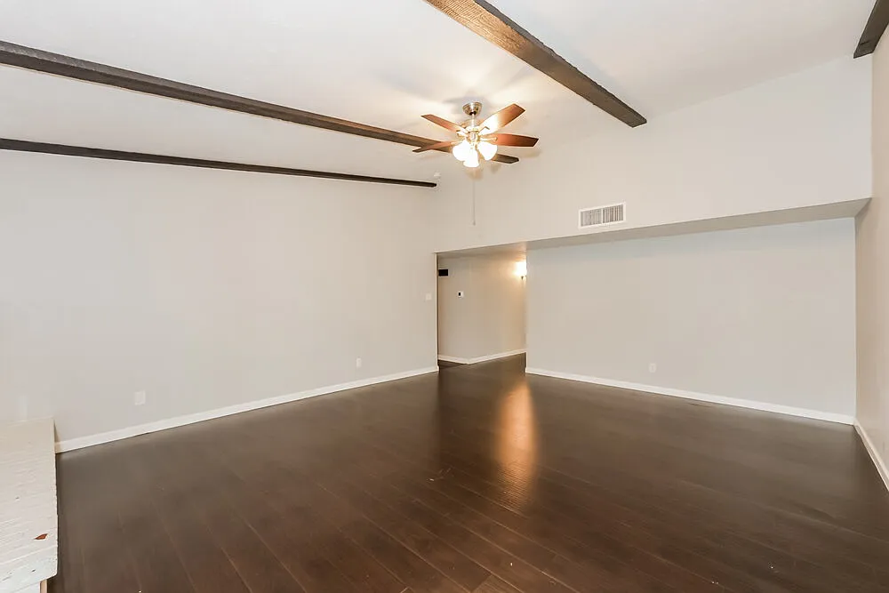 3 bed, 2.0 bath, 1868 sqft, $2,025 — Photo 4