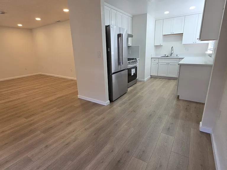 1086 Mersey Ave — Photo 9