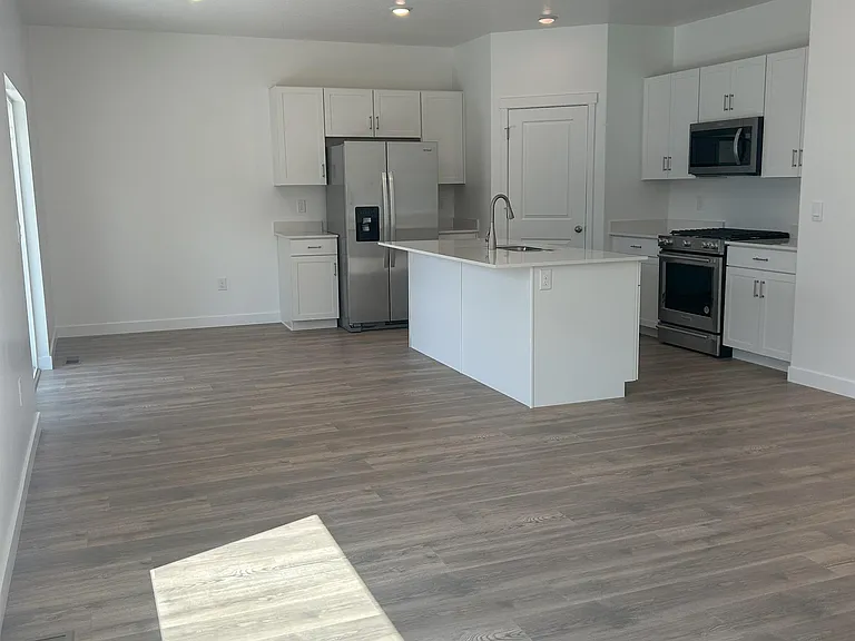 613 N Pear Dr — Photo 4