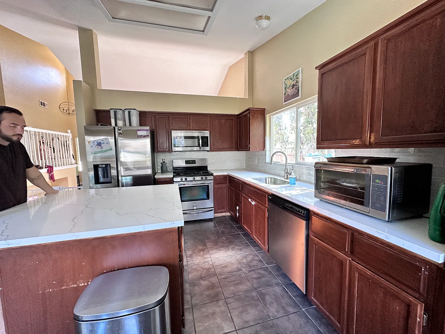 4 bed, 1917 sqft, $3,200 — Photo 4