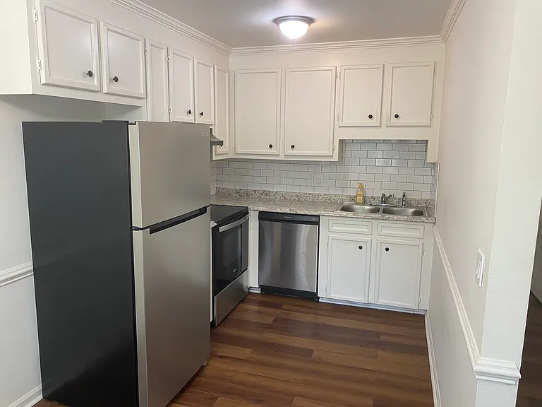 215 Windsor Point Rd #C — Photo 2