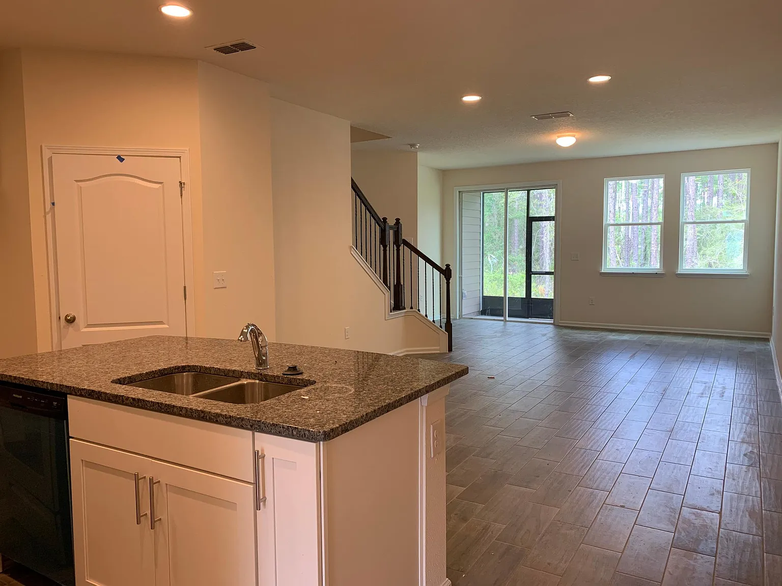66 Bush Pl — Photo 4
