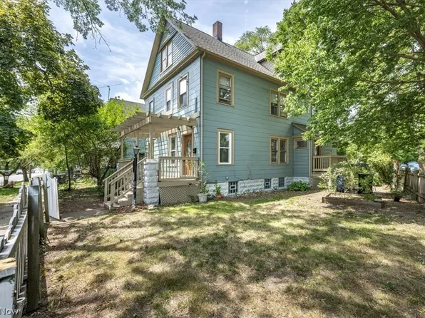 3290 W 17th St, Cleveland, OH 44109