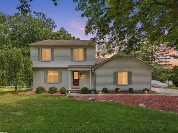 3830 Bristol Dr, Troy, MI 48083
