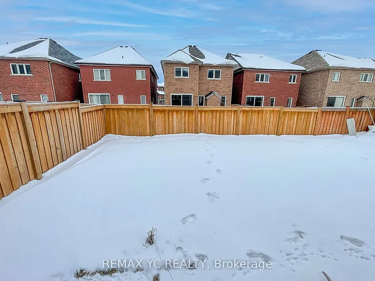 56 Walker Blvd — Photo 40