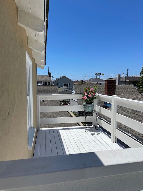 1st image of 320 1/2 Onyx Ave