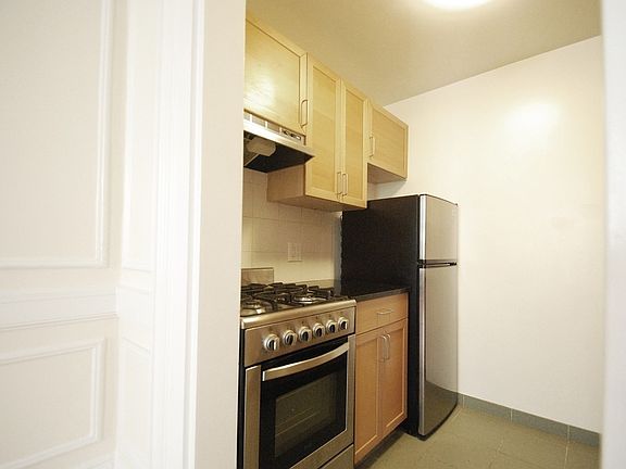 4th image of 26 E 11th St APT 3F