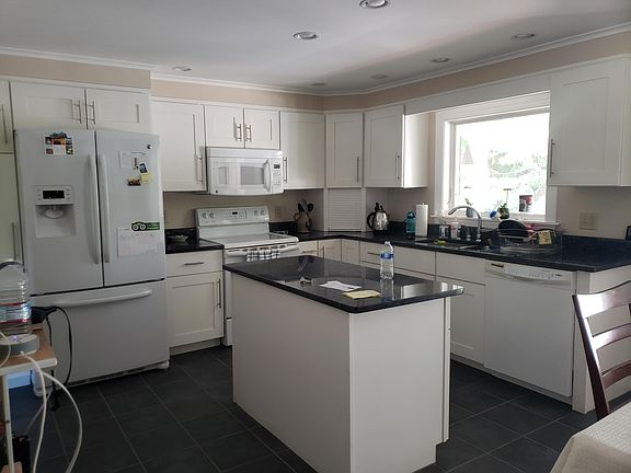 2nd image of 51 Mayflower Hill Drive