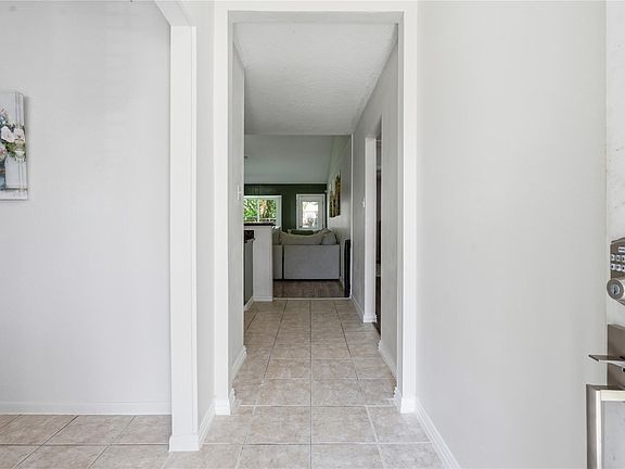 4th image of 4850 Kentington Dr