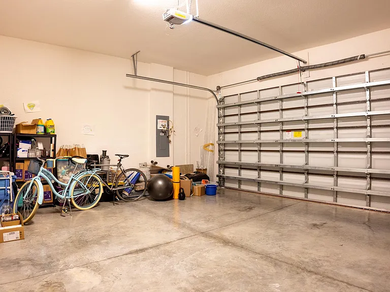 3063 Hudson Ter — Photo 34
