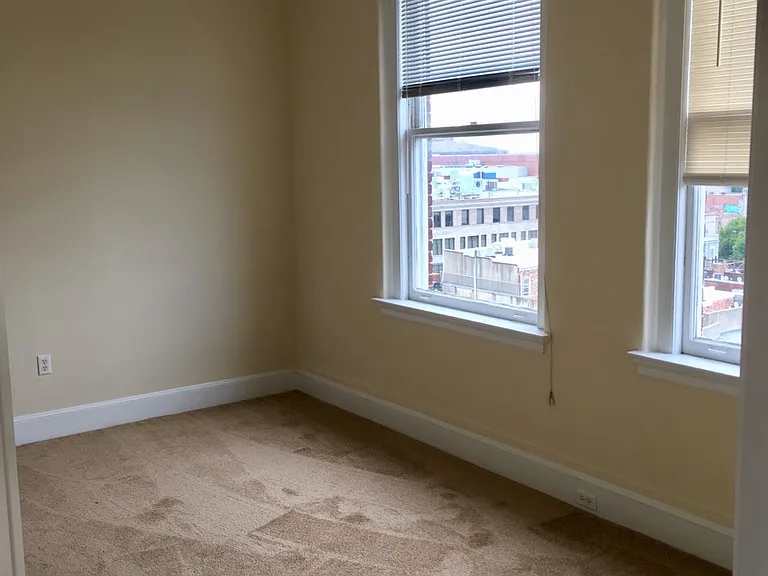 Linden Towers — Photo 28