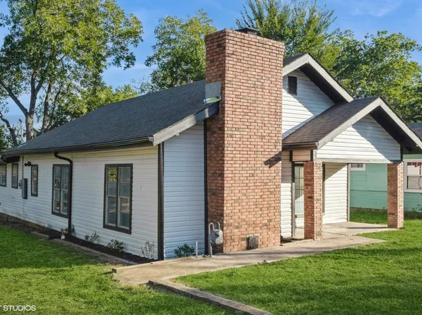 1113 Sanders St, Bowie, TX 76230