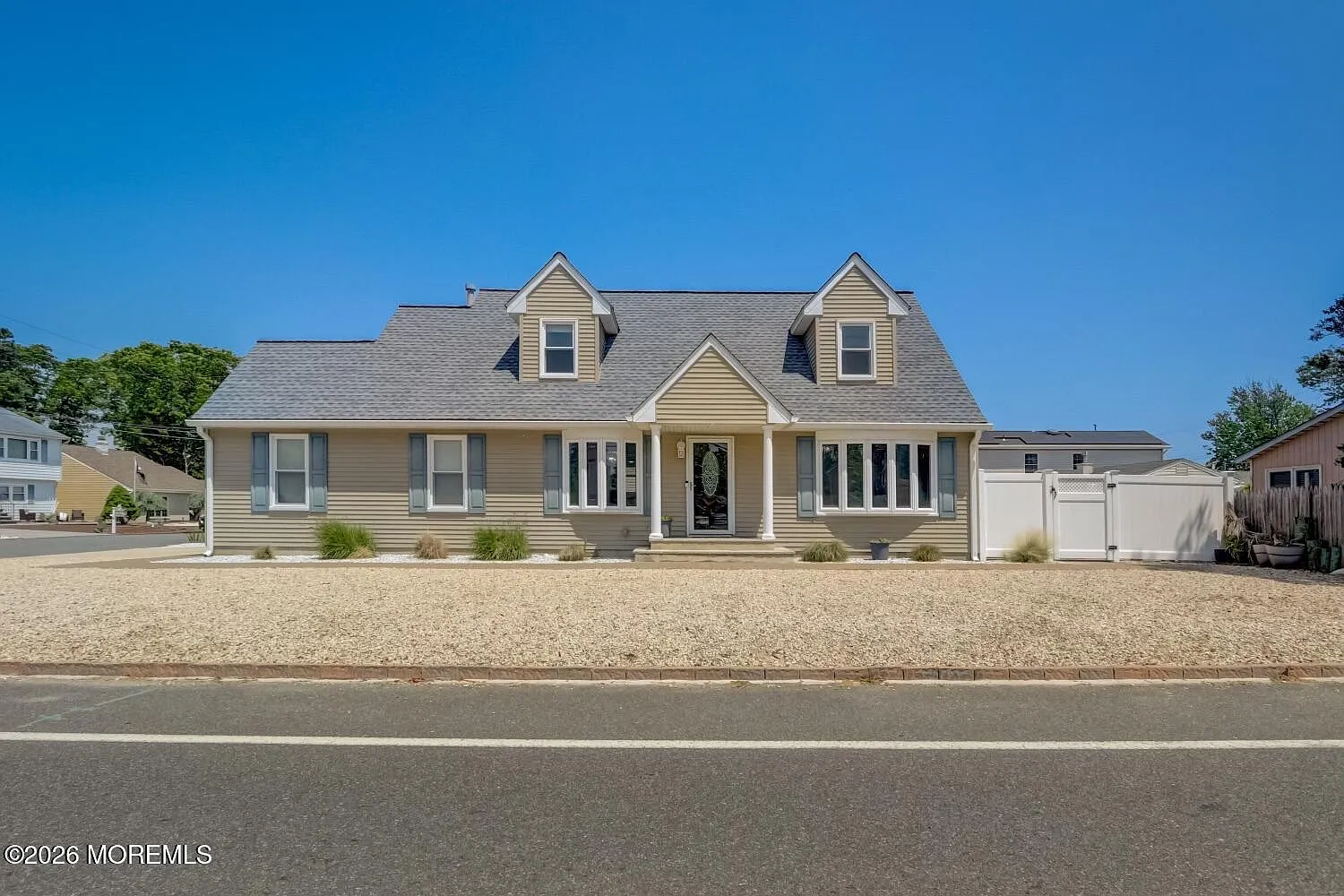 4 bed, $3,400 — Photo 1