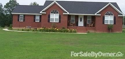 Home in Creekview Subdivision - $154,500 : Great neighborhood. Land-scaping has been done since this