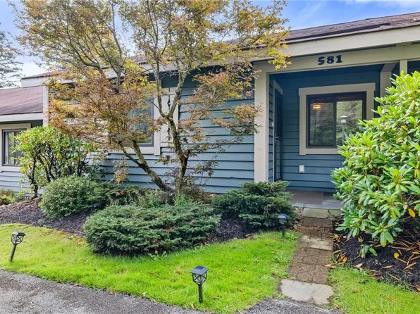 581 Maple Ct, Hidden Valley, PA 15502