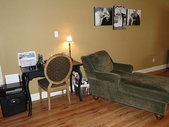 4th image of 4905 Country Club Ct #C