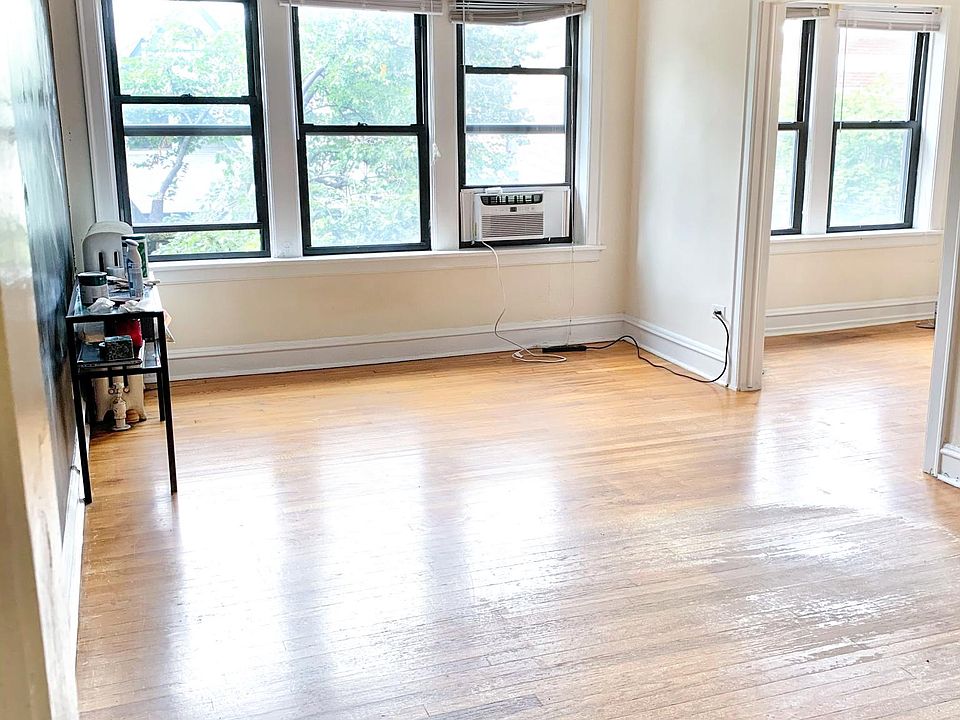 1st image of 3163 N Hudson Ave #J3