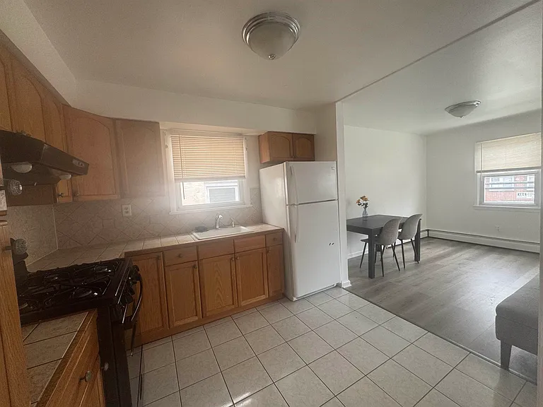 121 Mallory Ave #3 — Photo 5