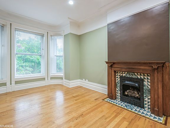 4th image of 927 W Newport St #2