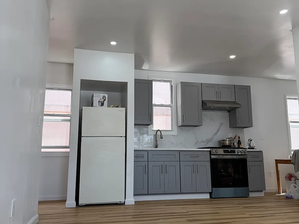 131st St