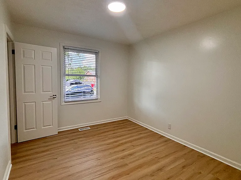 315 E Brown St — Photo 14