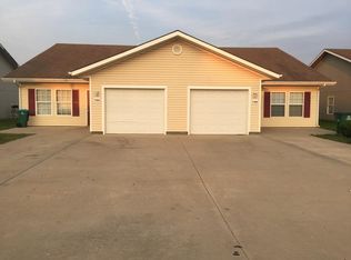 716 Meadow Ln APT A, Peculiar, MO 64078