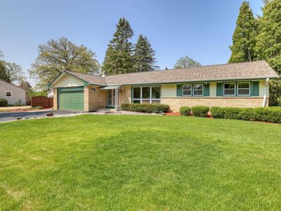 1603 South Sherwood DRIVE, New Berlin, WI, 53151