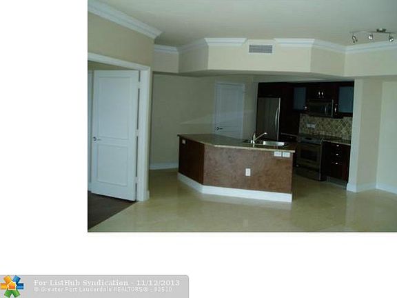 4th image of 19900 E Country Club Dr APT 906