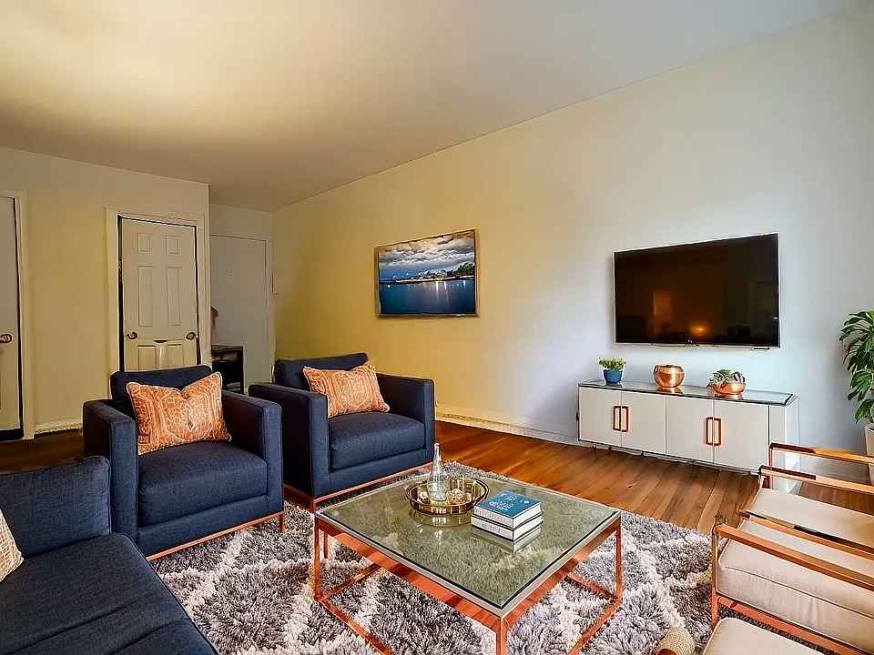 499 Beacon St #3