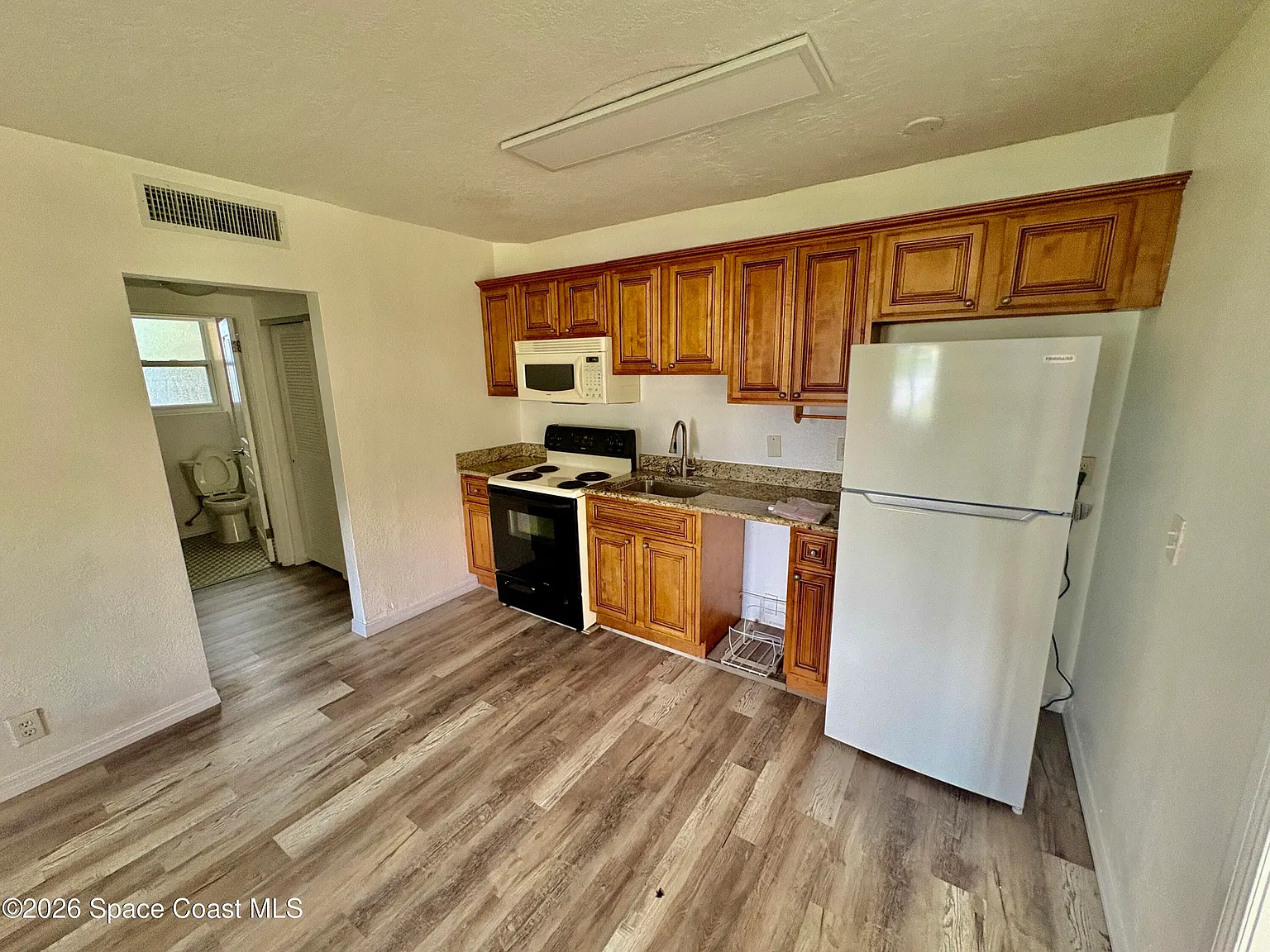 7 Oak St — Photo 3