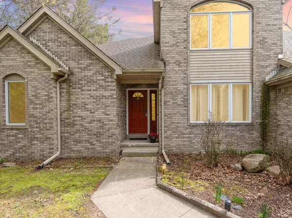 330 E Carmel Dr, Sanford, MI 48657