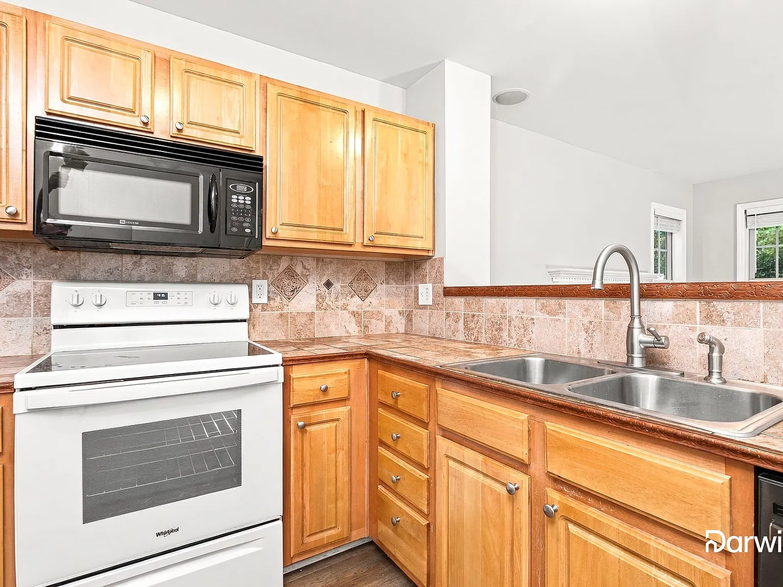 3 bed, 2.0 bath, 1050 sqft, $1,850 — Photo 2