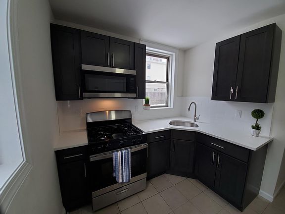2nd image of 317 William St