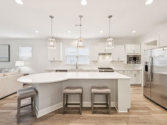 4th image of 190 Raines Way