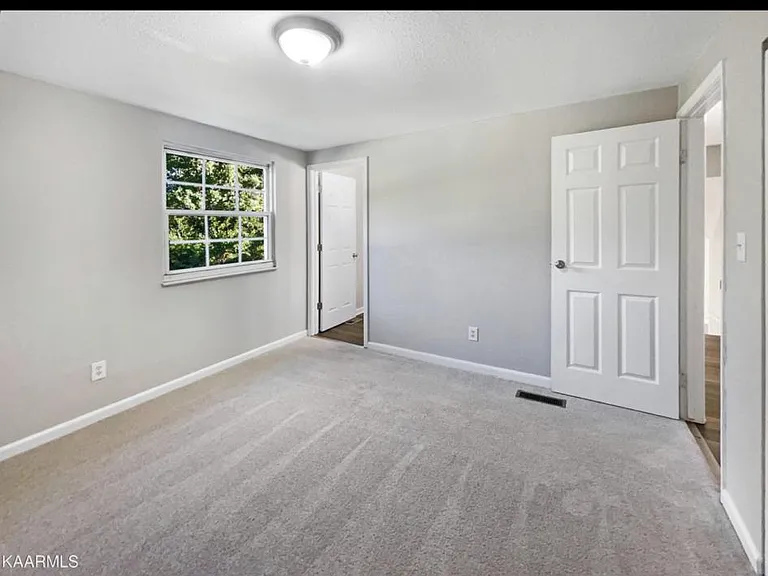 4309 Twin Pines Dr — Photo 8