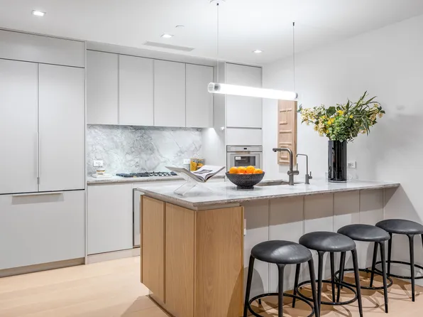 250 East 25th Street image 5 of 24